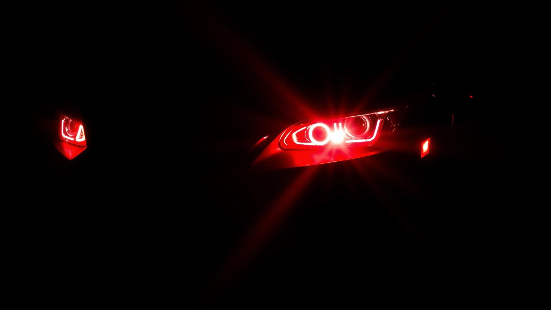 Faros LED encendidos en la oscuridad